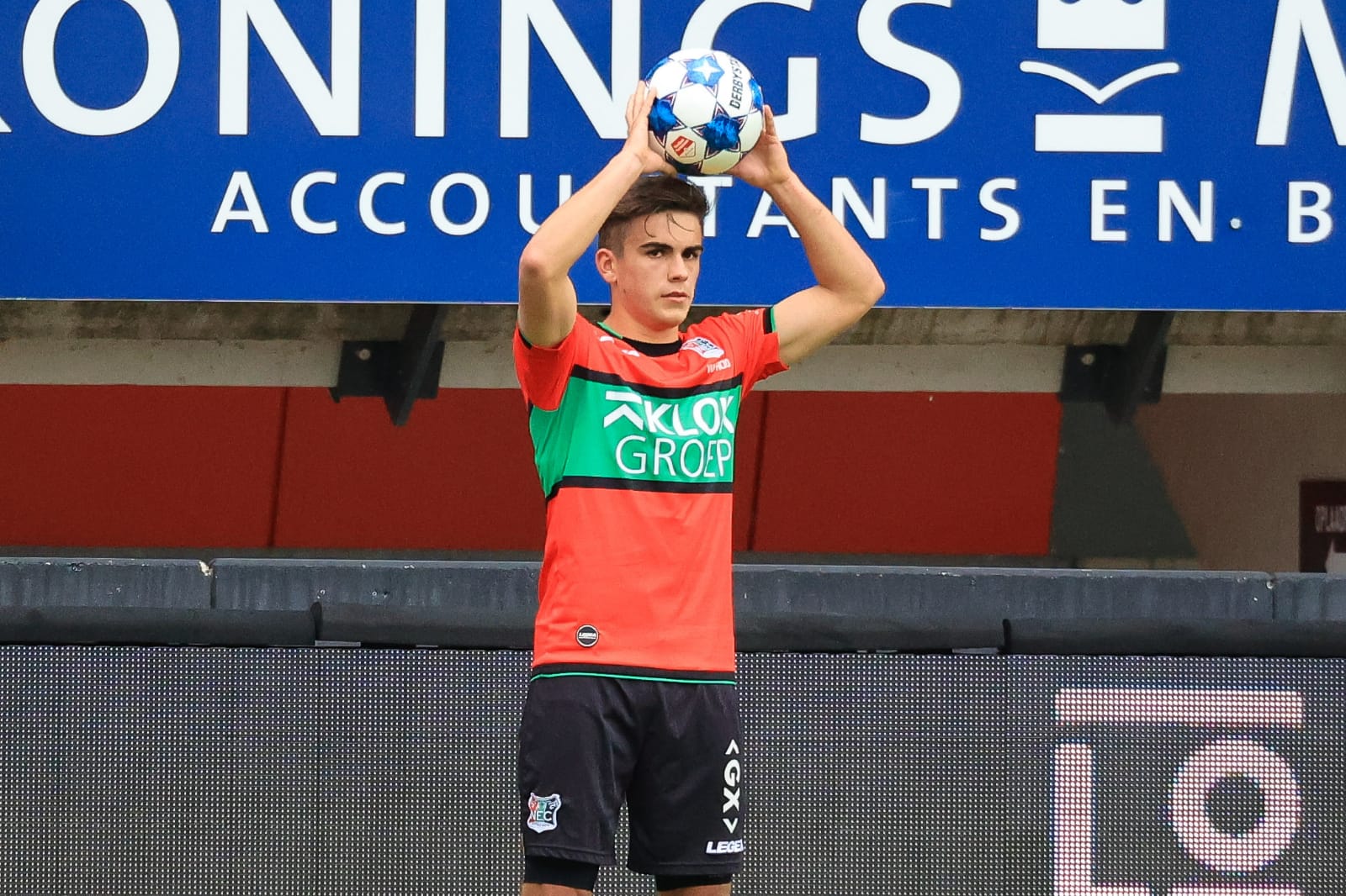 Van Rooij opgelucht na doelpunt "Mijn presentje voor de fans"